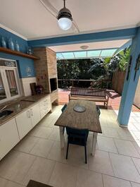 Casa en Urbanización Cerrada – Comodidad y Ocio para tus Vacaciones