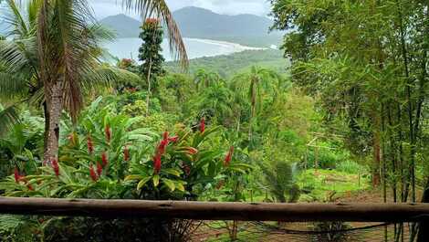 Aguazuis, casa na praia da Almada, Ubatuba