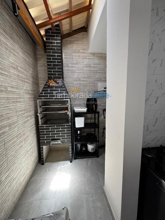 Casa para aluguel de temporada em Caraguatatuba (Praia das Palmeiras)