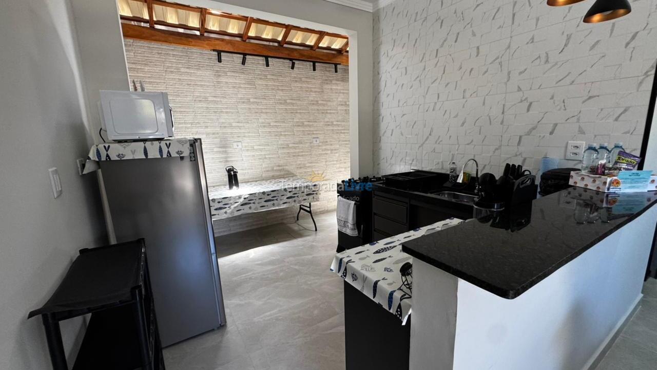 Casa para aluguel de temporada em Caraguatatuba (Praia das Palmeiras)