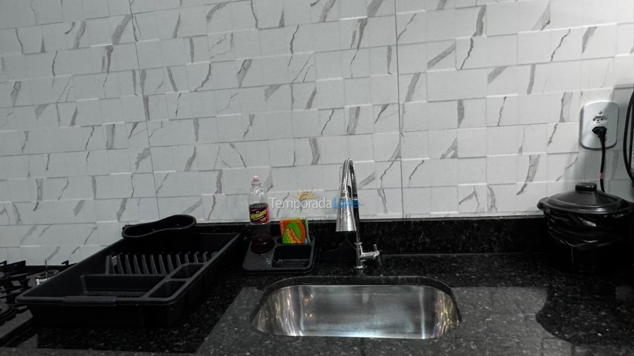 Casa para aluguel de temporada em Caraguatatuba (Praia das Palmeiras)