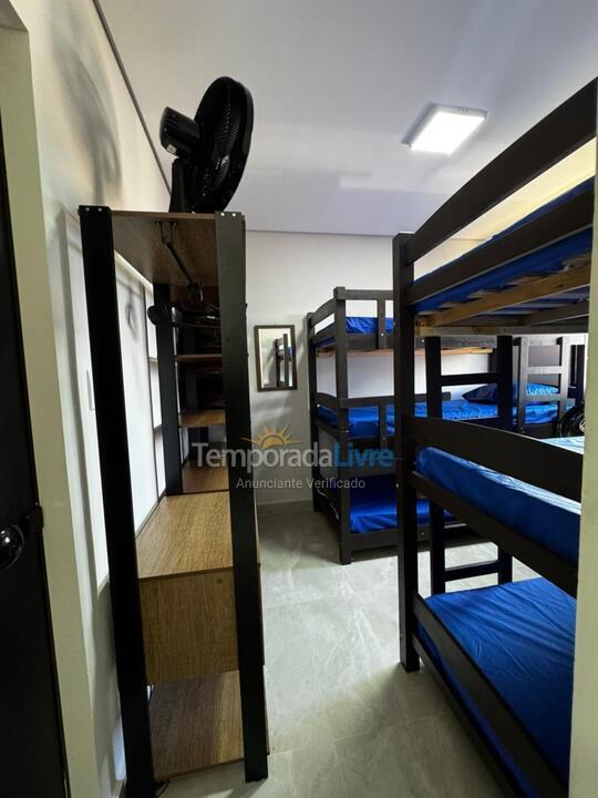 Casa para aluguel de temporada em Caraguatatuba (Praia das Palmeiras)