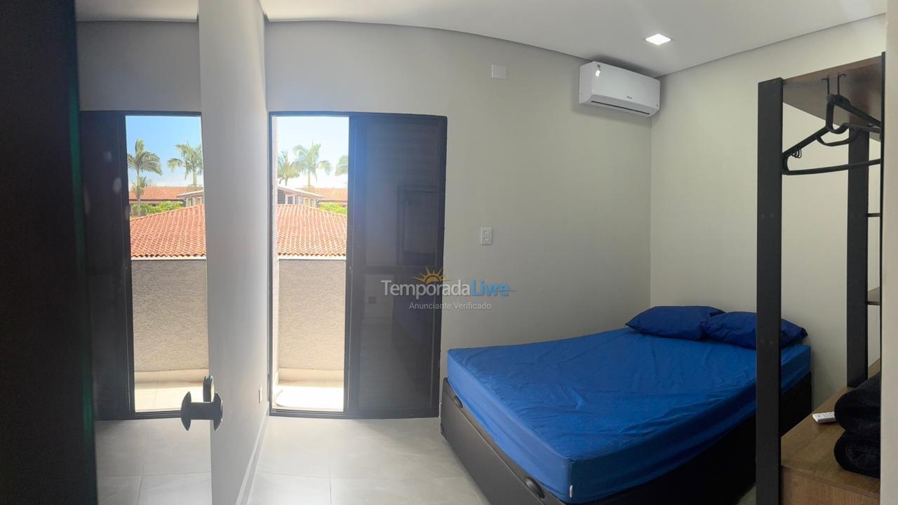 Casa para aluguel de temporada em Caraguatatuba (Praia das Palmeiras)