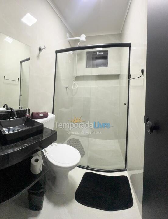 Casa para aluguel de temporada em Caraguatatuba (Praia das Palmeiras)