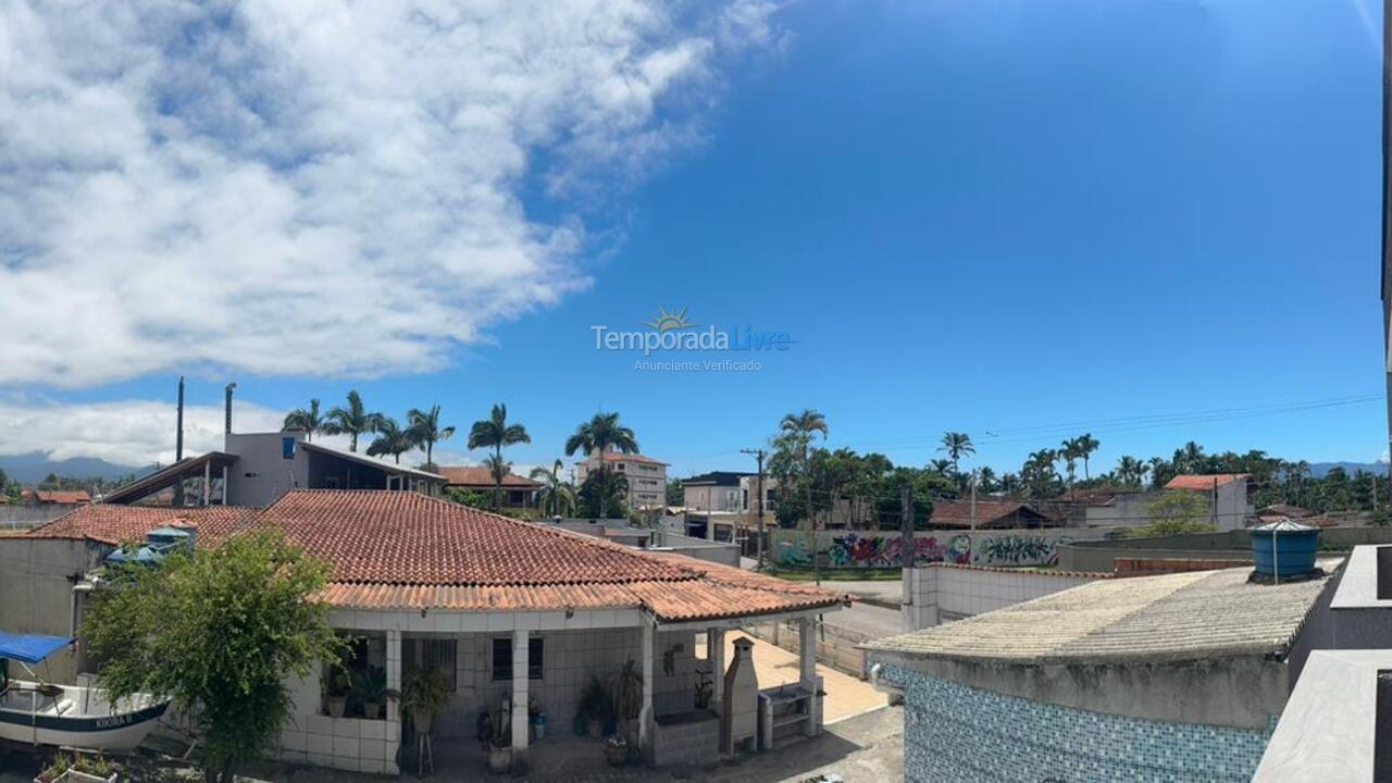 Casa para aluguel de temporada em Caraguatatuba (Praia das Palmeiras)