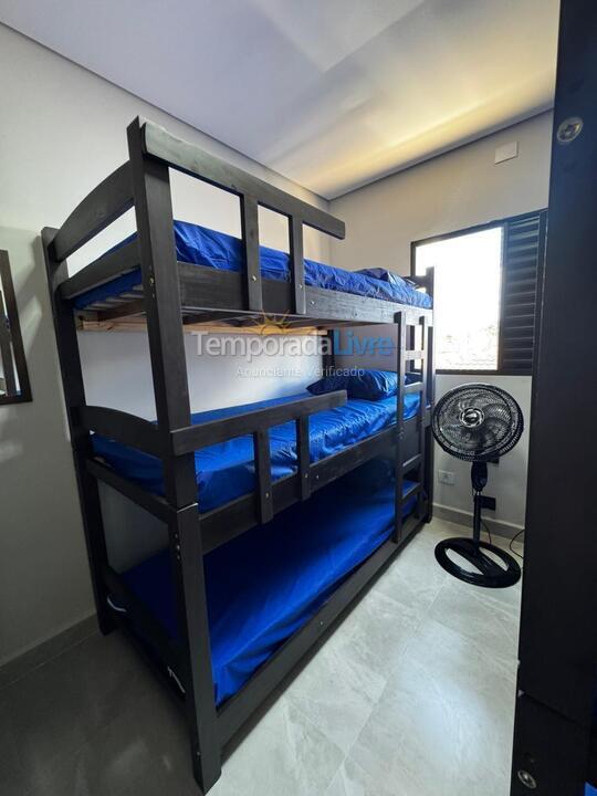 Casa para aluguel de temporada em Caraguatatuba (Praia das Palmeiras)