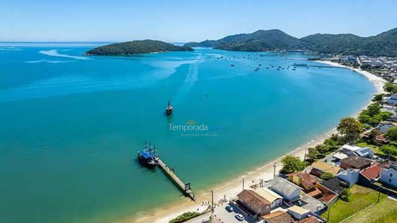 Apartamento para aluguel de temporada em Porto Belo (Praia do Pereque)