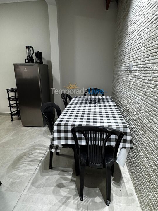 Casa para aluguel de temporada em Caraguatatuba (Praia das Palmeiras)