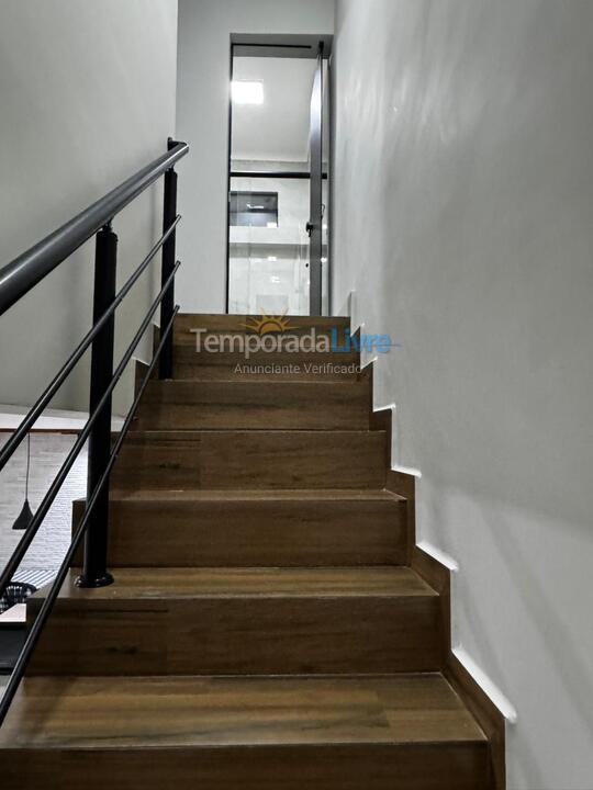 Casa para aluguel de temporada em Caraguatatuba (Praia das Palmeiras)