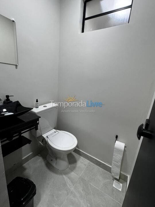 Casa para aluguel de temporada em Caraguatatuba (Praia das Palmeiras)