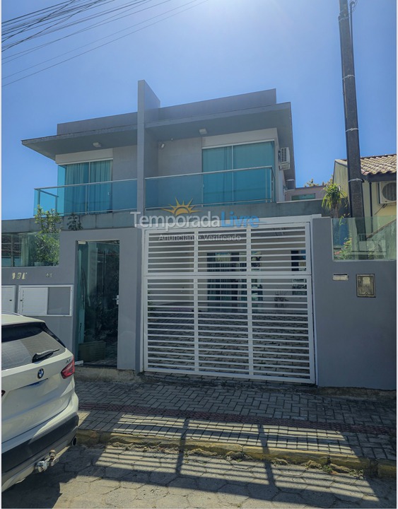 Casa para aluguel de temporada em Bombinhas (Praia de Bombas)