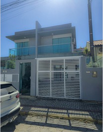 Casa sobrado na praia de bombas em bombinhas