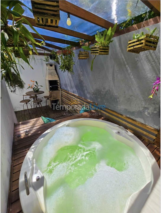 Casa para aluguel de temporada em Bombinhas (Praia de Bombas)
