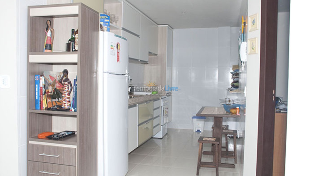Apartamento para aluguel de temporada em Rio das Ostras (Costa Azul)