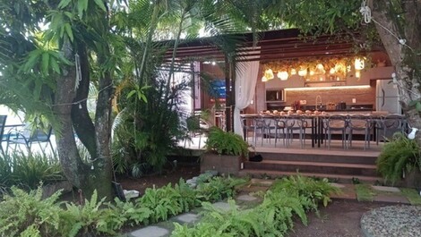 HOUSE WITH POOL, 8 CLIMATE ROOMS, 200M FROM THE SEA AND WIFI