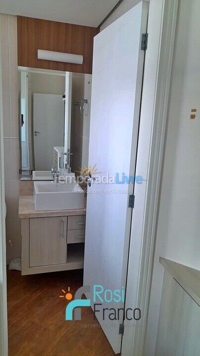 Apartamento para aluguel de temporada em Itapema (Meia Praia Frente Mar)