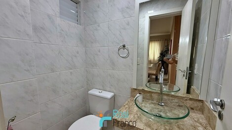 3 bedroom apartment with 2 parking spaces in Meia Praia SC