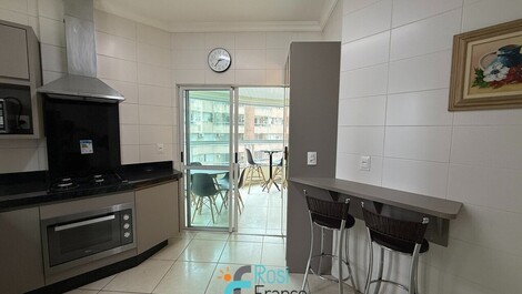 3 bedroom apartment with 2 parking spaces in Meia Praia SC