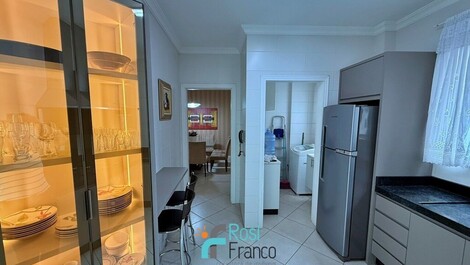 3 bedroom apartment with 2 parking spaces in Meia Praia SC