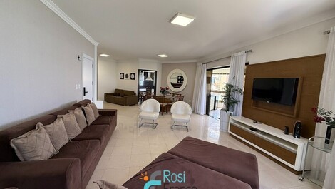 Apartamento 5 suites frente al mar Meia Praia SC