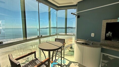 3-suite apartment facing the sea in Meia Praia SC