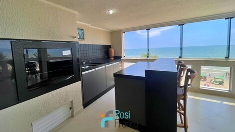 Apartamento 3 suítes frente mar Meia Praia SC