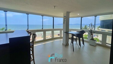 Apartamento 3 suítes frente mar Meia Praia SC