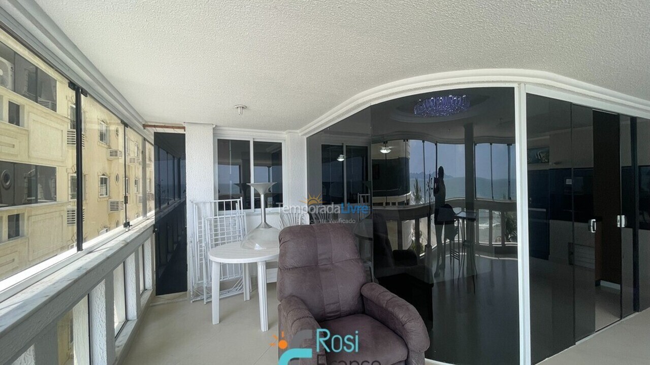 Apartamento para aluguel de temporada em Itapema (Meia Praia Frente Mar)