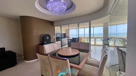 Apartamento 3 suítes frente mar Meia Praia SC