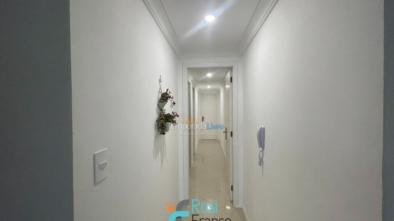 Apartamento para aluguel de temporada em Itapema (Meia Praia Frente Mar)