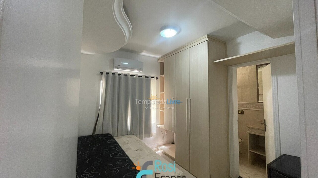 Apartamento para aluguel de temporada em Itapema (Meia Praia Frente Mar)