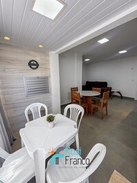 Apartamento de 2 habitaciones Meia Praia SC.