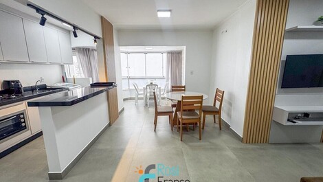 Apartamento de 2 habitaciones Meia Praia SC.
