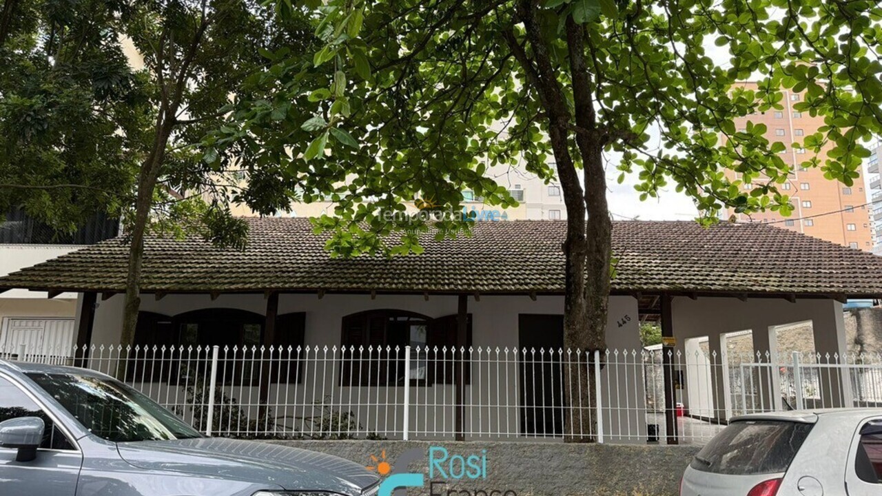 Casa para alquiler de vacaciones em Itapema (Meia Praia Segunda Quadra Mar)