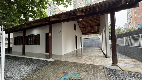 Casa de 3 habitaciones en Itapema Meia Praia, SC