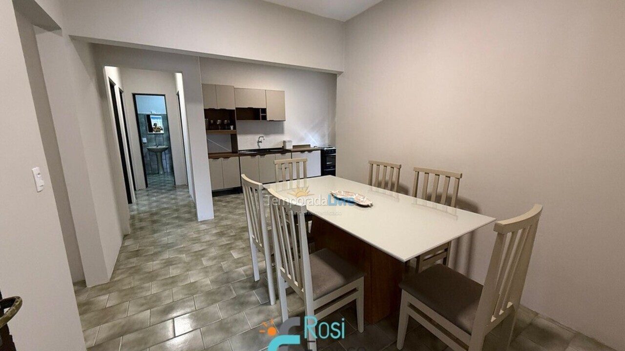 Casa para alquiler de vacaciones em Itapema (Meia Praia Segunda Quadra Mar)