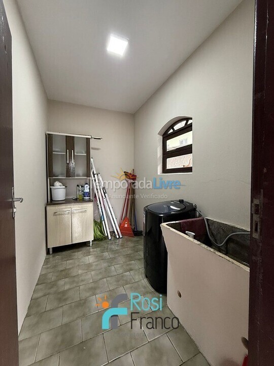 Casa para alquiler de vacaciones em Itapema (Meia Praia Segunda Quadra Mar)