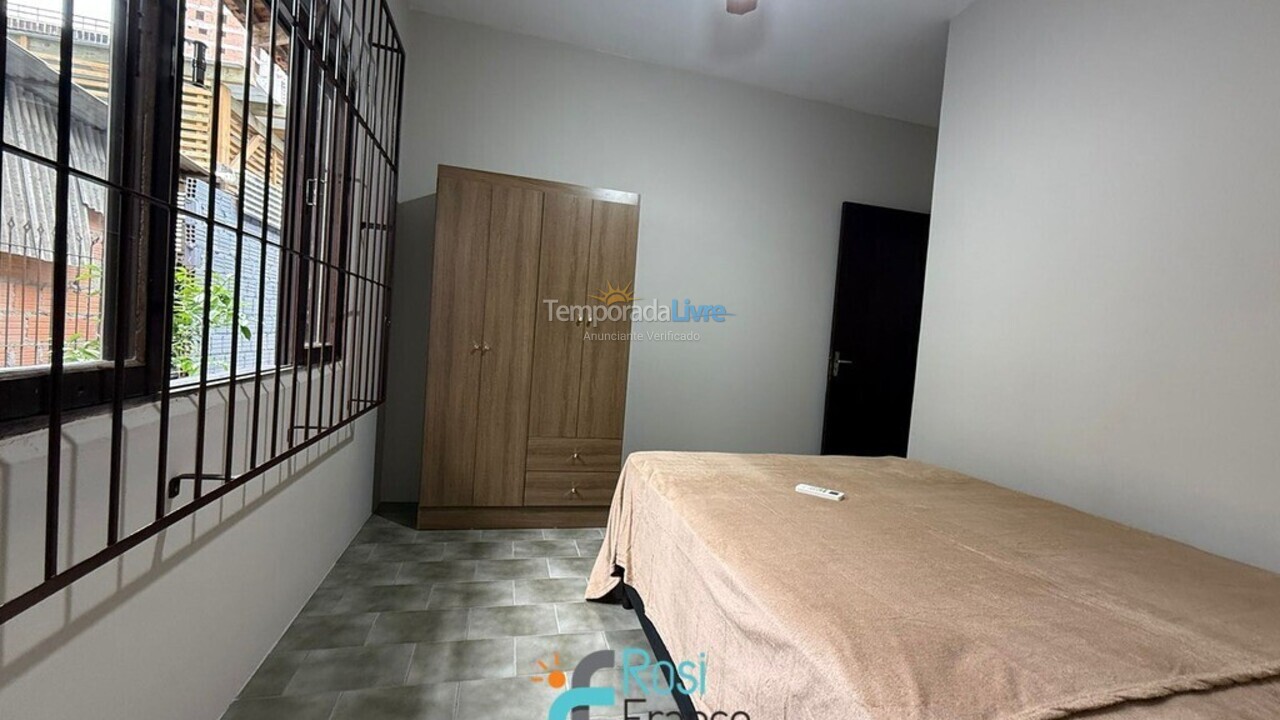 Casa para alquiler de vacaciones em Itapema (Meia Praia Segunda Quadra Mar)