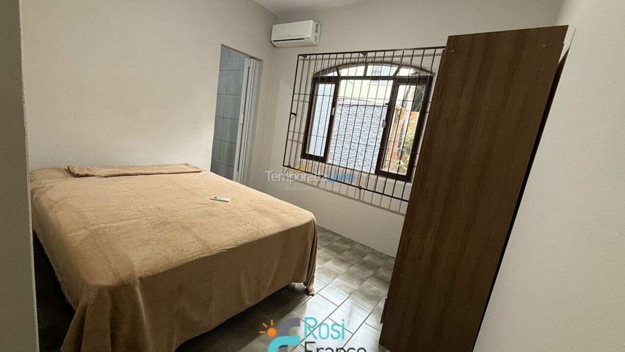 Casa para alquiler de vacaciones em Itapema (Meia Praia Segunda Quadra Mar)