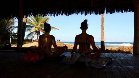 Bangalôs premium entre a lagoa e o mar