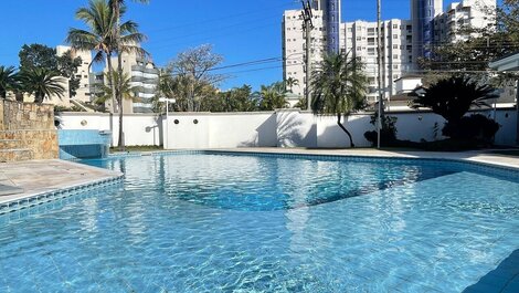 Magnífica Mansão | 10 Suítes | Próxima à Praia