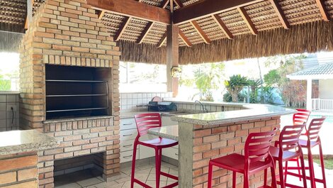 Magnífica Mansão | 10 Suítes | Próxima à Praia