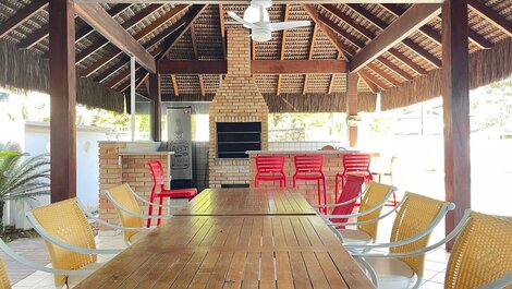 Magnífica Mansão | 10 Suítes | Próxima à Praia