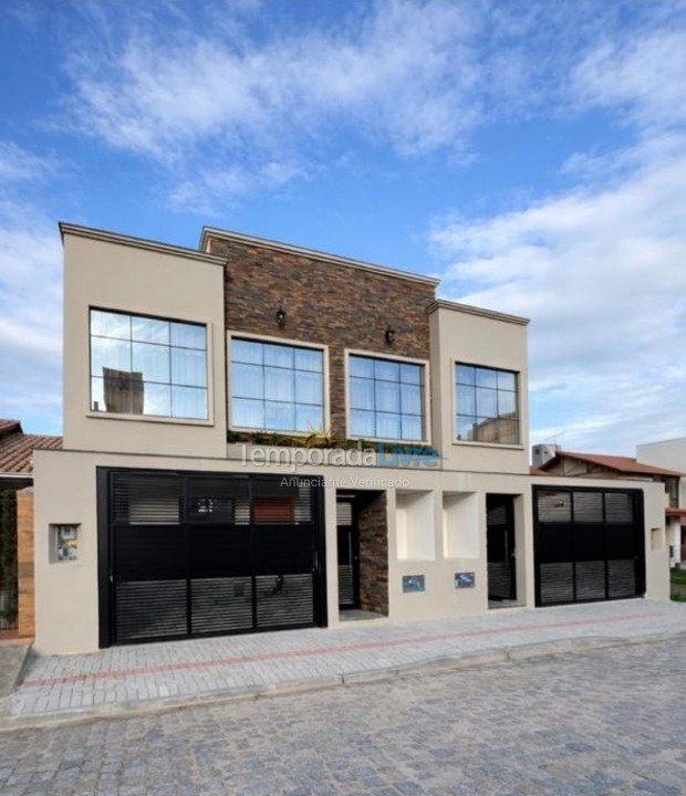Casa para aluguel de temporada em Bombinhas (Canto Grande)
