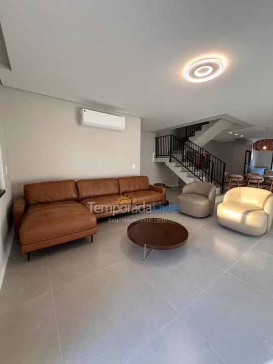 Casa para aluguel de temporada em Bombinhas (Canto Grande)