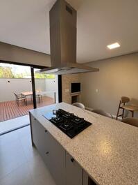 CASA 04 DORMITÓRIOS, ALTO PADRÃO, EM CANTO GRANDE, ATÉ 08 PESSOAS,TOP