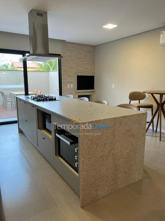 Casa para aluguel de temporada em Bombinhas (Canto Grande)