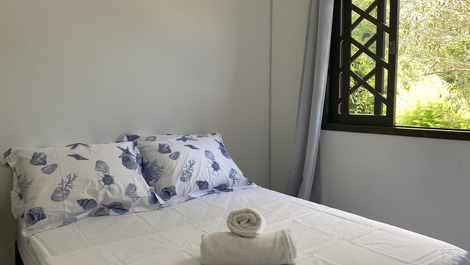 House with pool and backyard in the center of Bombinhas.