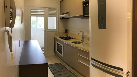 ALQUILER POR TEMPORADA: JURERÊ, 2 SUITES, A 50 METROS DE LA PLAYA