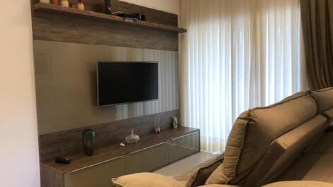 ALQUILER POR TEMPORADA: JURERÊ, 2 SUITES, A 50 METROS DE LA PLAYA